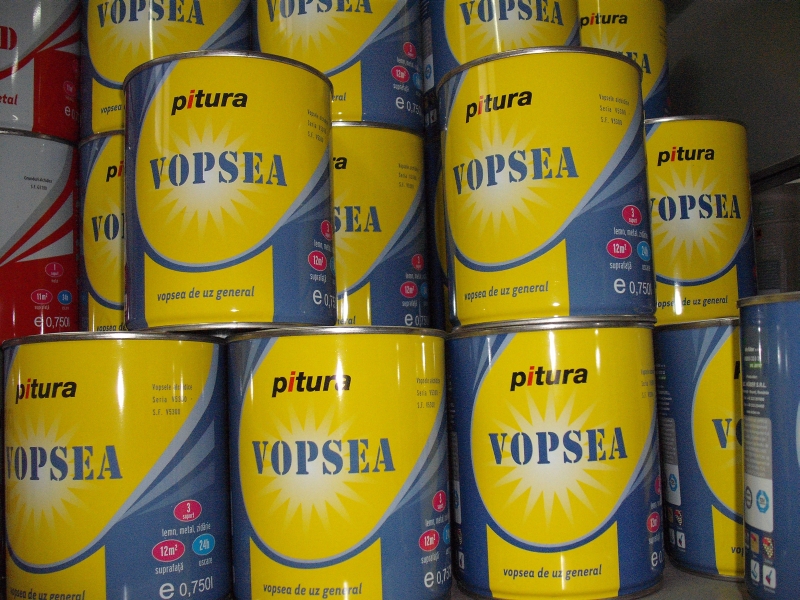 Festékek, lakkok, rozsdaoldók és egyéb kiegészítők